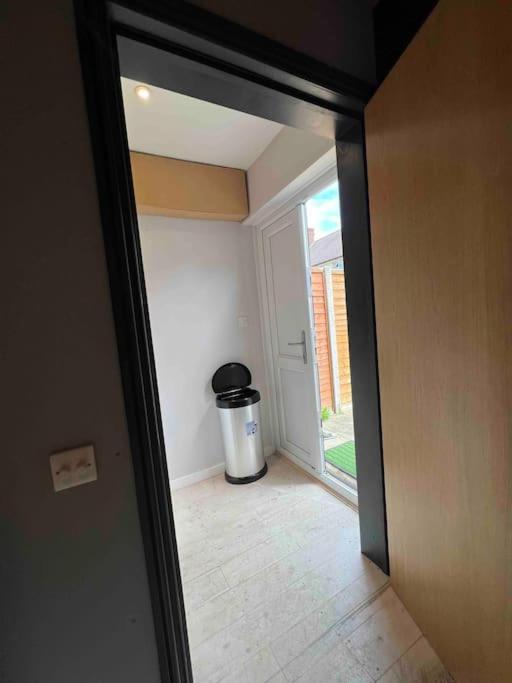 Newly Built Large Garden Ensuite Guest Studio Borehamwood Zewnętrze zdjęcie