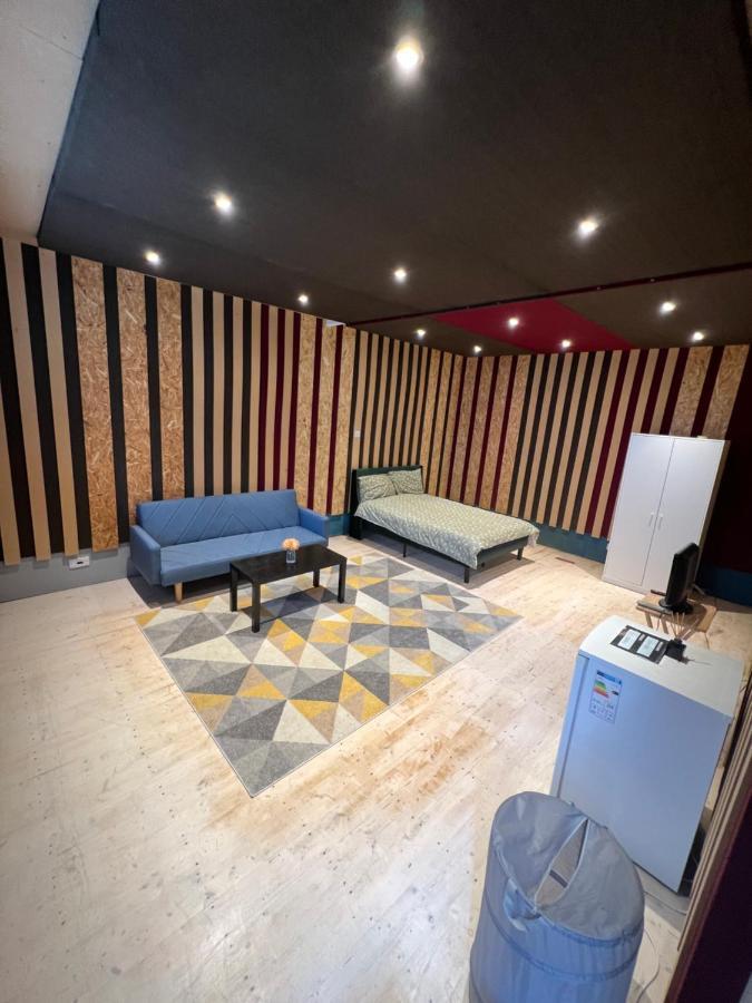 Newly Built Large Garden Ensuite Guest Studio Borehamwood Zewnętrze zdjęcie