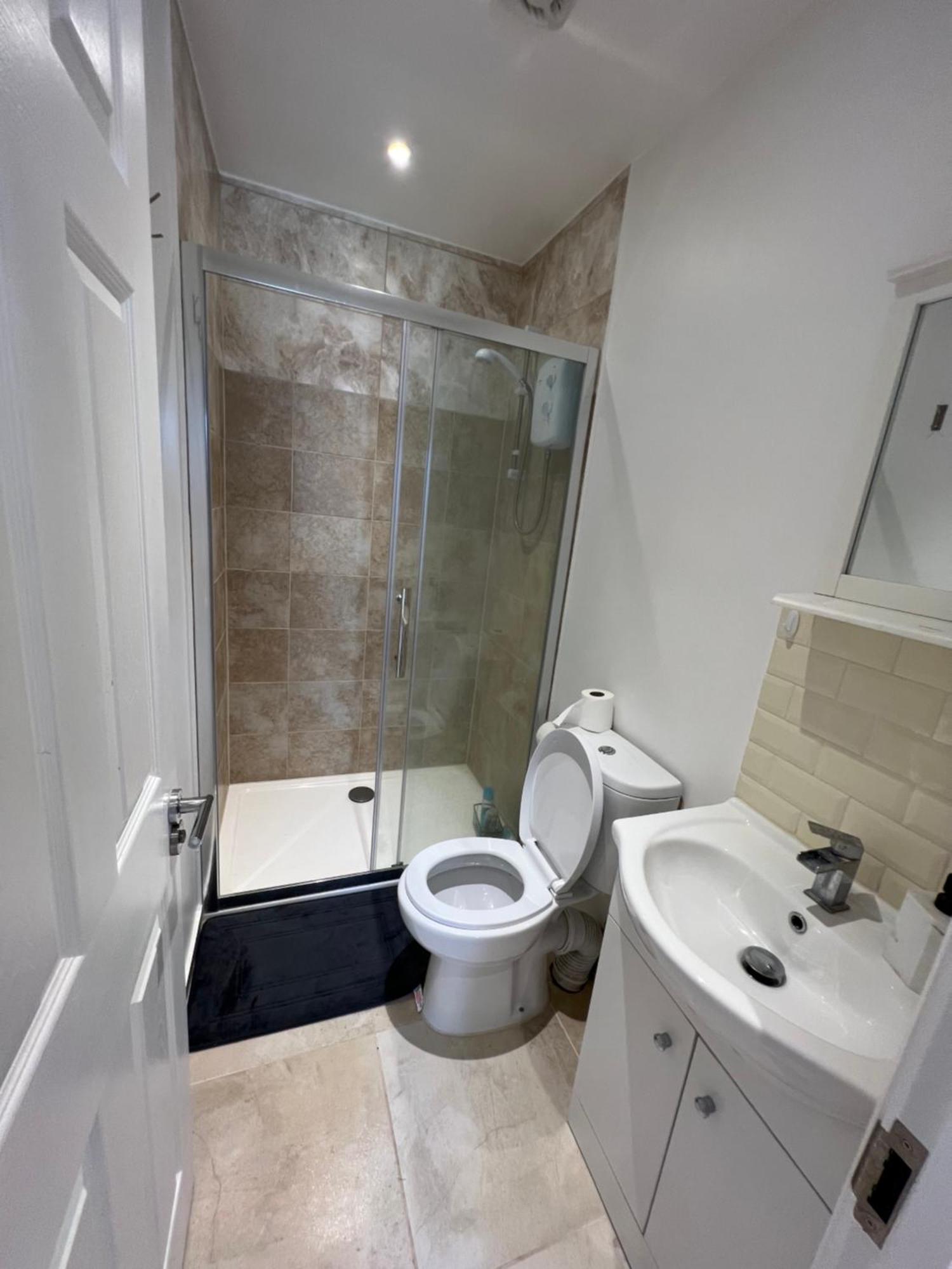 Newly Built Large Garden Ensuite Guest Studio Borehamwood Zewnętrze zdjęcie
